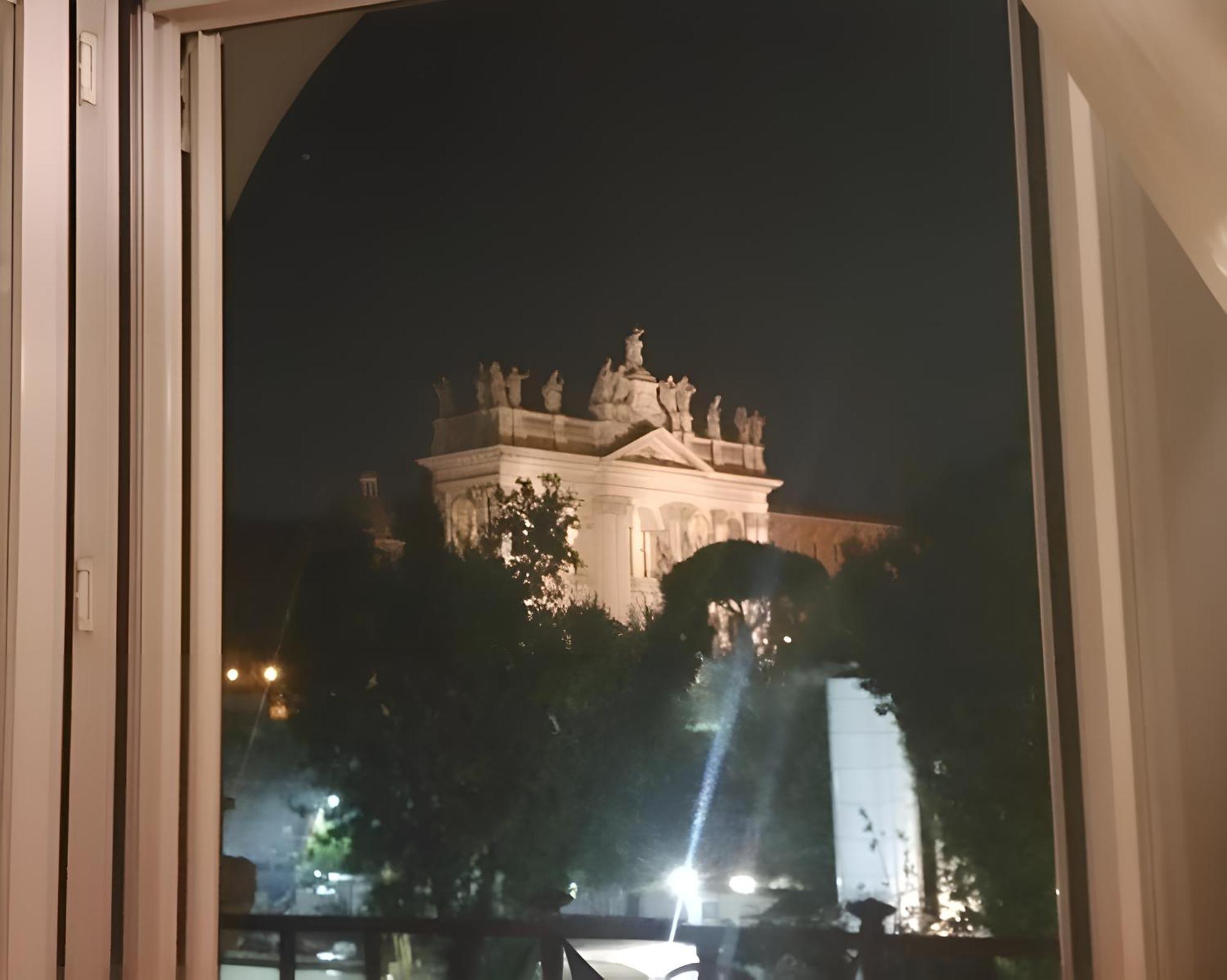 Large And Bright Amazing View Basilica San Giovanni In Laterano Apartment Rom